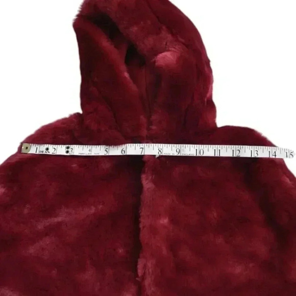 Disney Store Red Faux Fur Cape Poncho Halloween Capelet Hood Size XS - Picture 6 of 7
